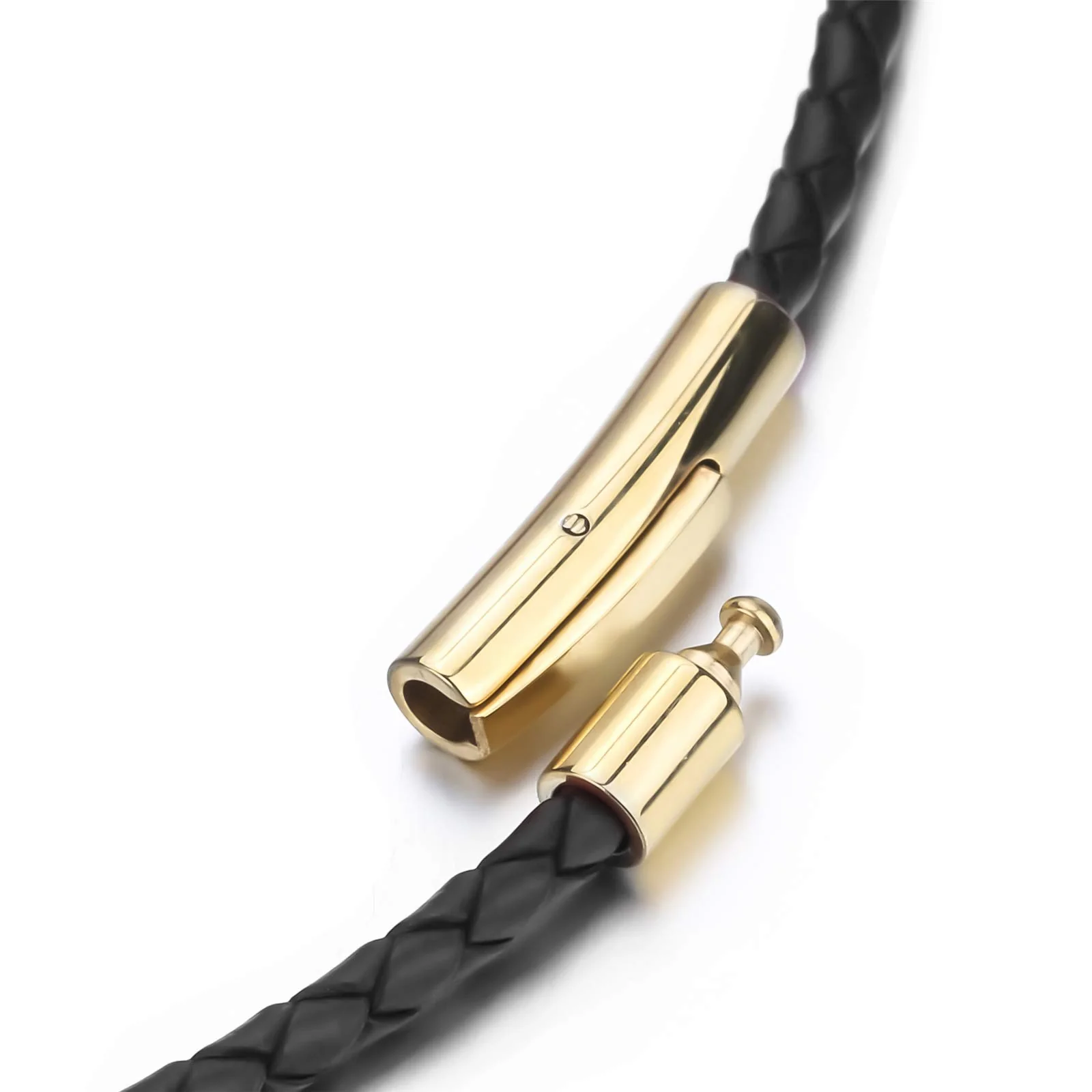 Choosing the Right Leather and Metal Necklace for Everyday Wear