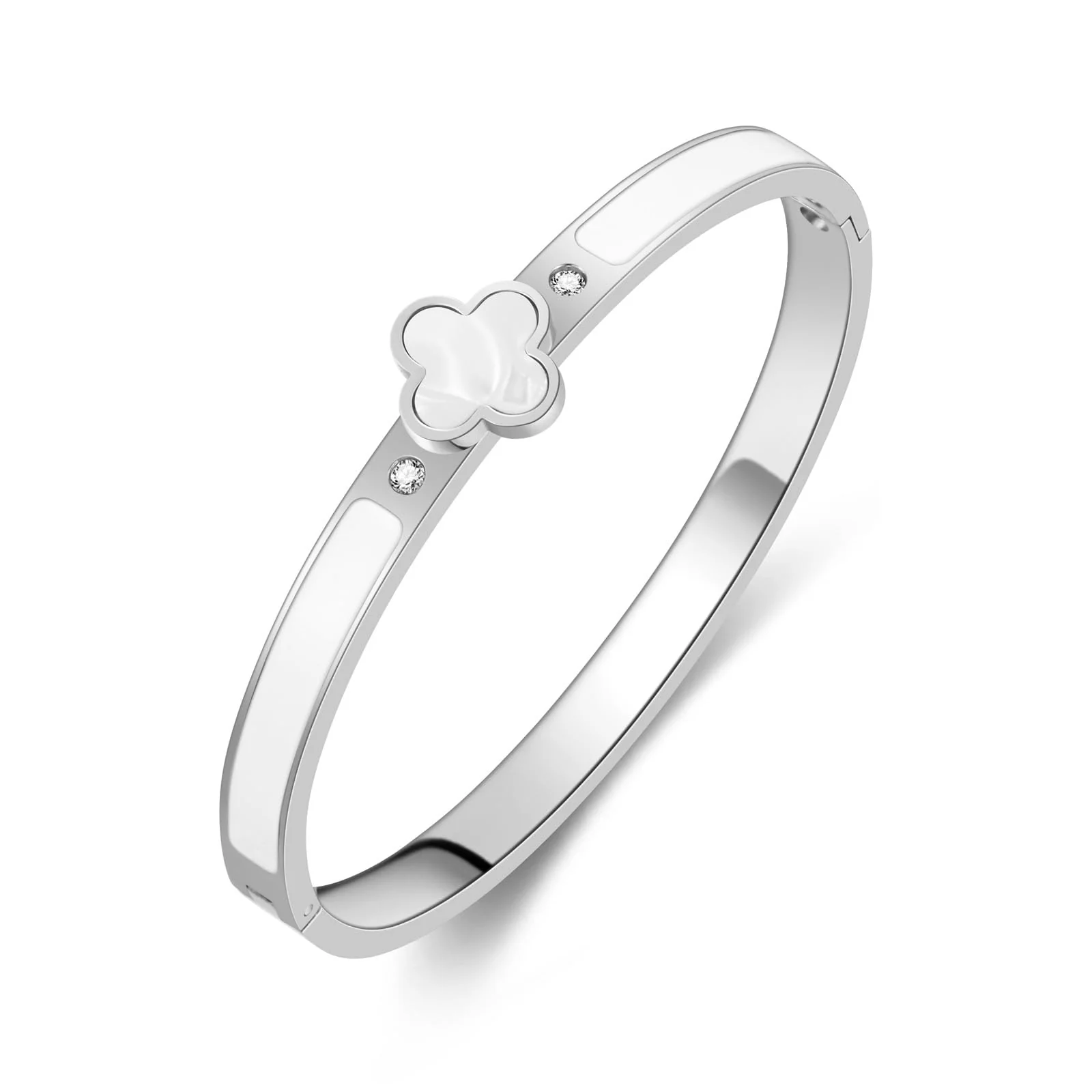 Choosing the Right Jewelry for Everyday Wear